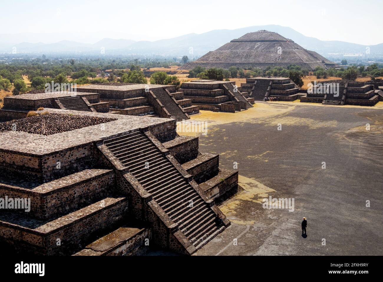 Sonnenpyramide in der alten aztekischen Stadt Teotihuacan in der Nähe von Mexiko-Stadt, Mexiko. Stockfoto
