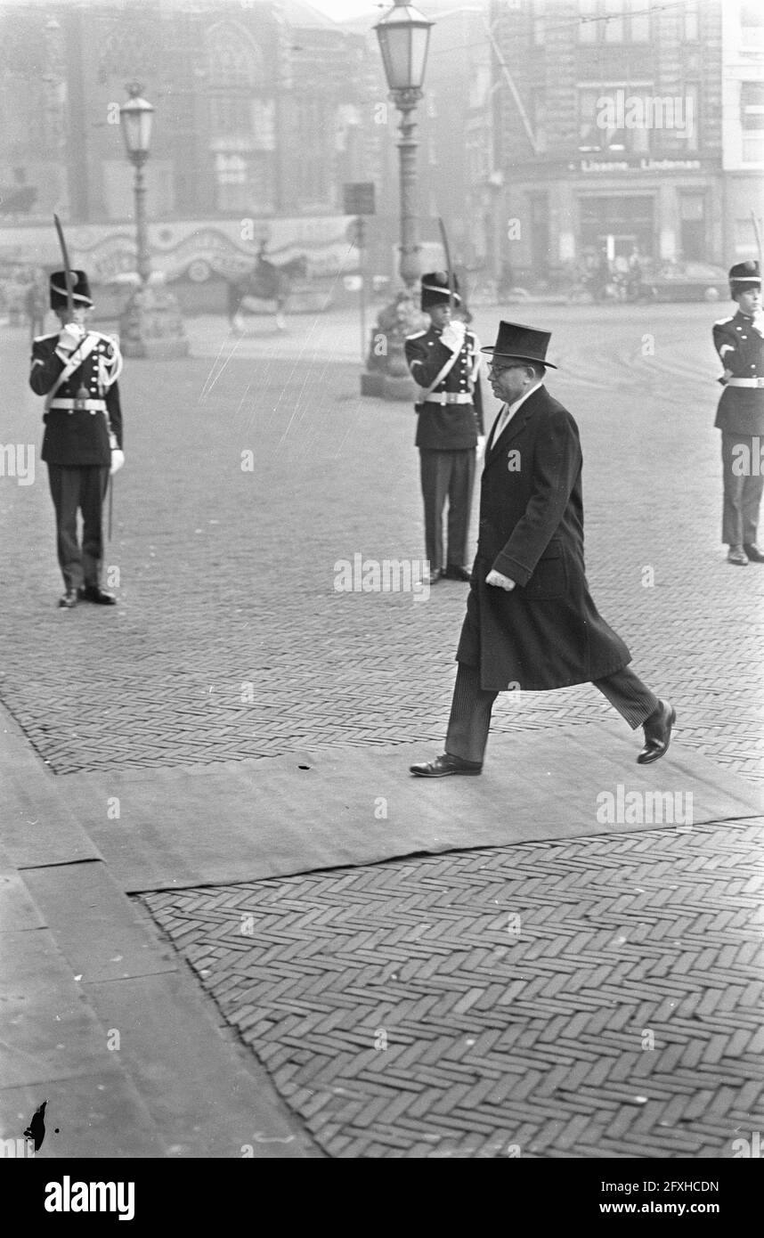Königin Juliana und Prinz Bernhard geben Neujahrsempfang im Palast am Staudamm Botschafter der UdSSR, Nr. 5, Minister LUNs, 20. Januar 1969, Neujahrsempfänge, Botschafter, Minister, Niederlande, Foto der Presseagentur des 20. Jahrhunderts, zu erinnerende Nachrichten, Dokumentation, historische Fotografie 1945-1990, visuelle Geschichten, Menschliche Geschichte des zwanzigsten Jahrhunderts, Momente in der Zeit festzuhalten Stockfoto