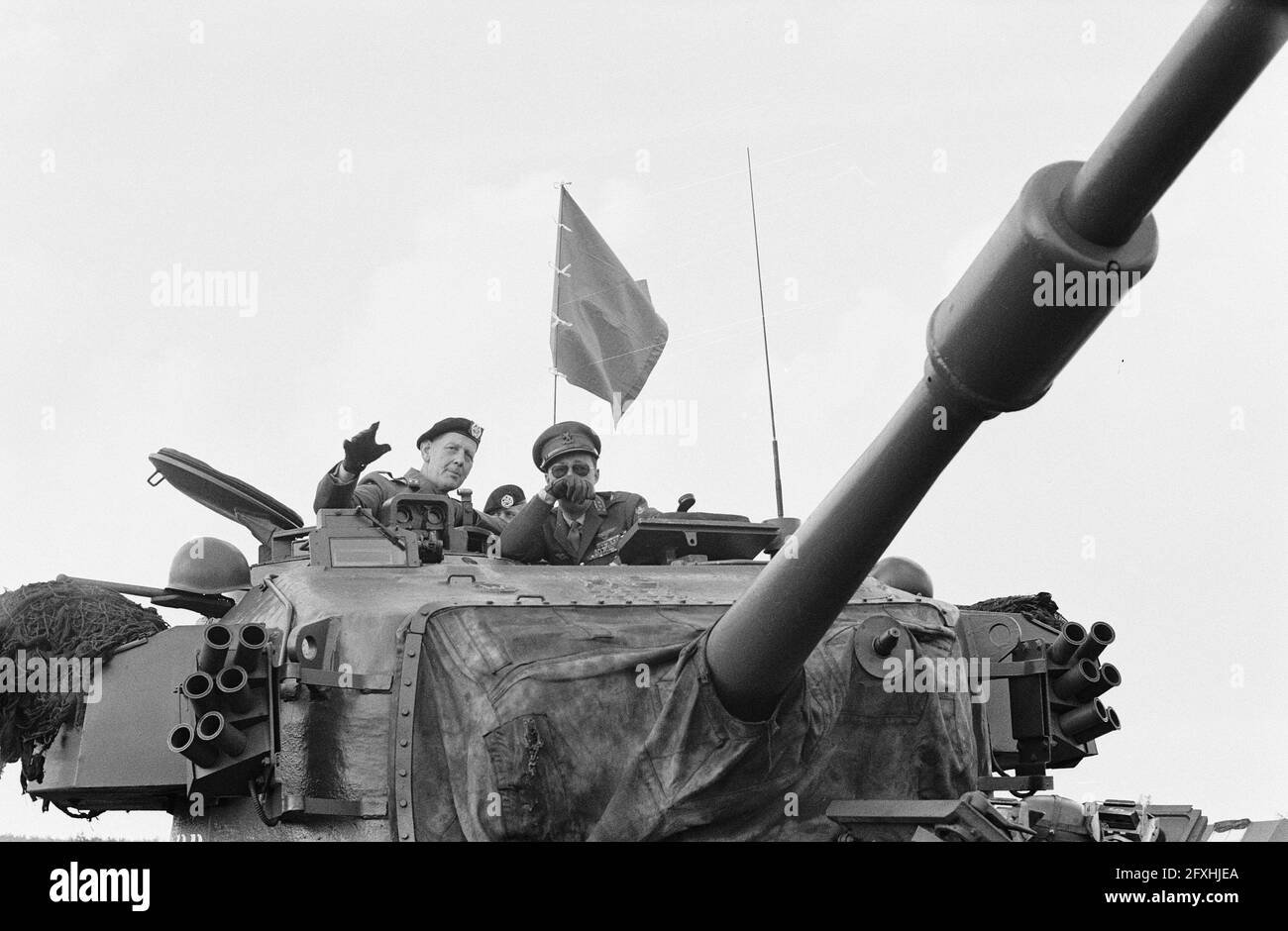 Prinz bernhard besucht die 4 division Fotos und Bildmaterial in hoher