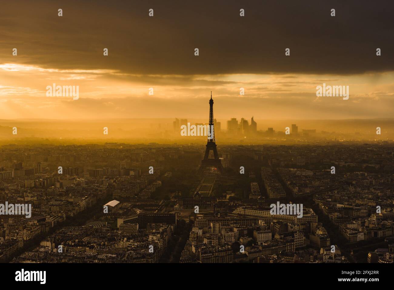 PARIS (75). ARR. BLICK AUF PARIS VOM MONTPARNASSE-TURM BEI SONNENUNTERGANG Stockfoto