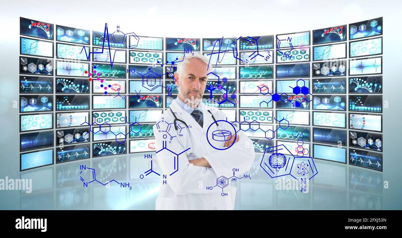 Zusammensetzung eines männlichen Senior-Arztes, der virtuelle medizinische Forschungsdaten betrachtet Bildschirme der Benutzeroberfläche Stockfoto