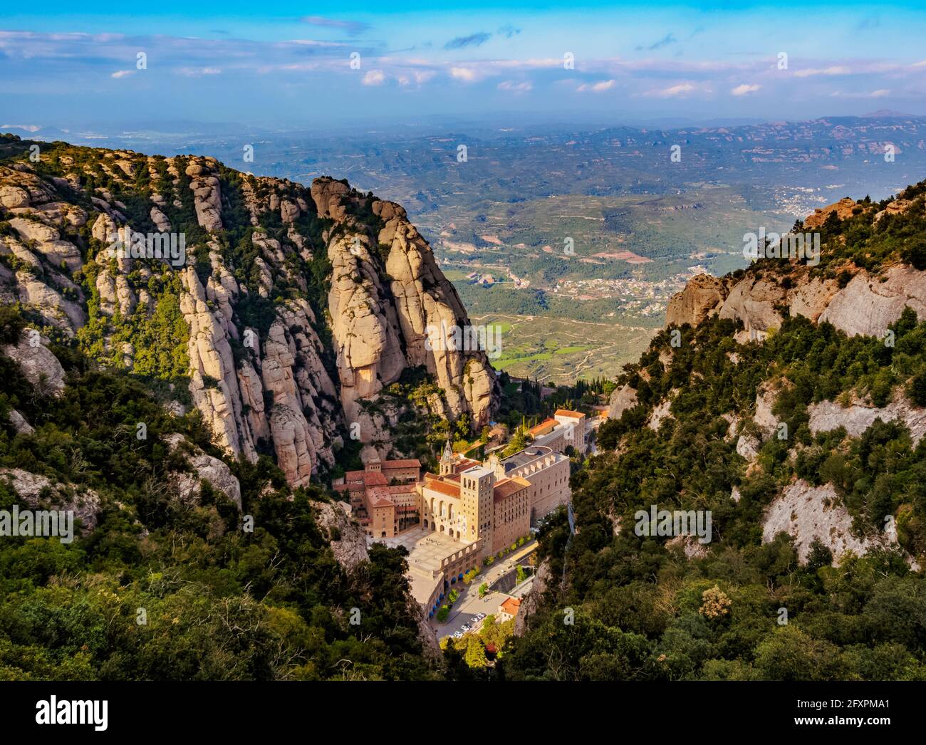 Abtei Santa Maria de Montserrat, erhöhte Aussicht, Bergkette Montserrat in der Nähe von Barcelona, Katalonien, Spanien, Europa Stockfoto