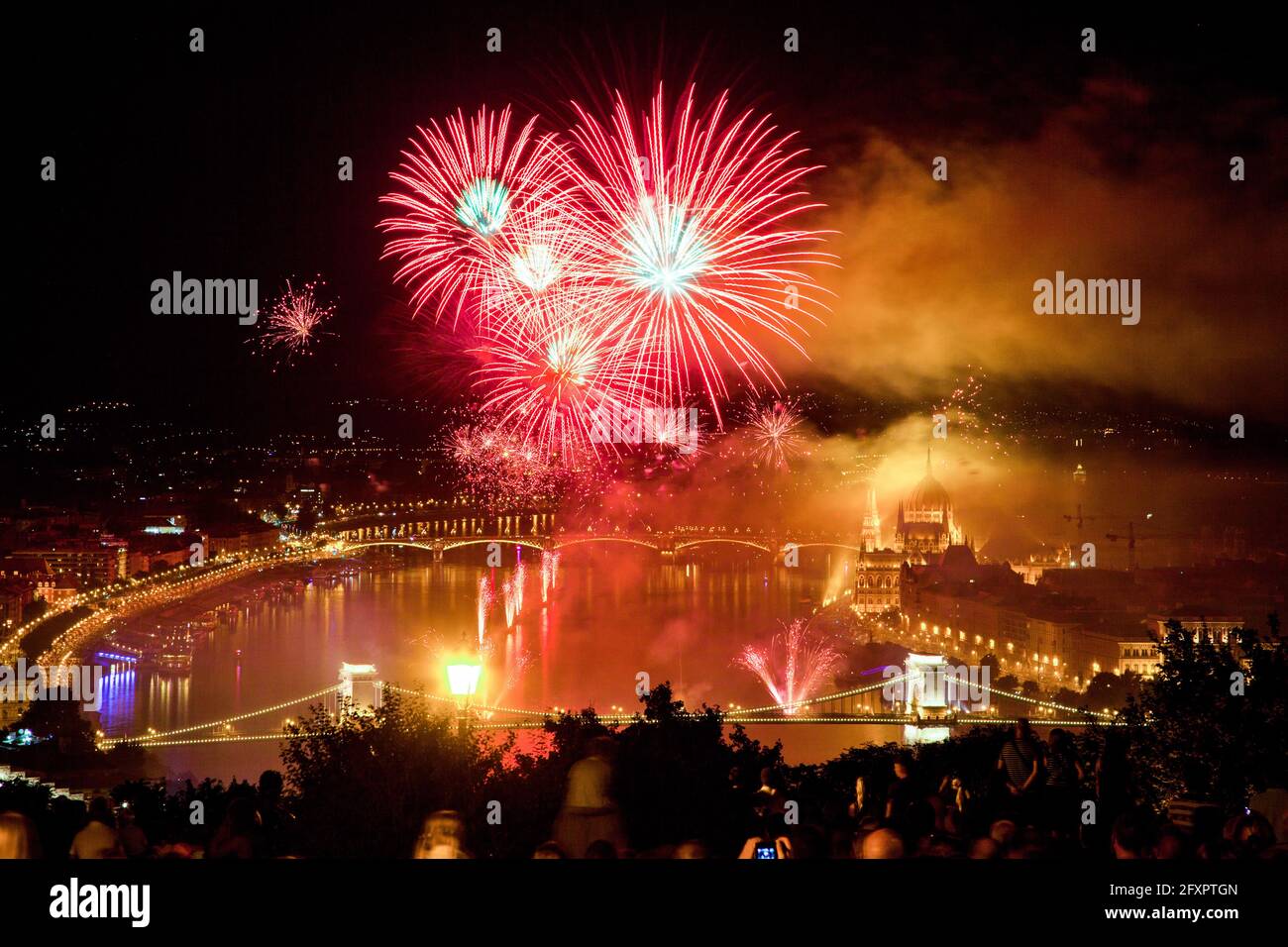 Feuerwerk Show über Budapest am 20. August (St. Stephen's Day), die Gründung des ungarischen Staates, Budapest, Ungarn, Europa Stockfoto