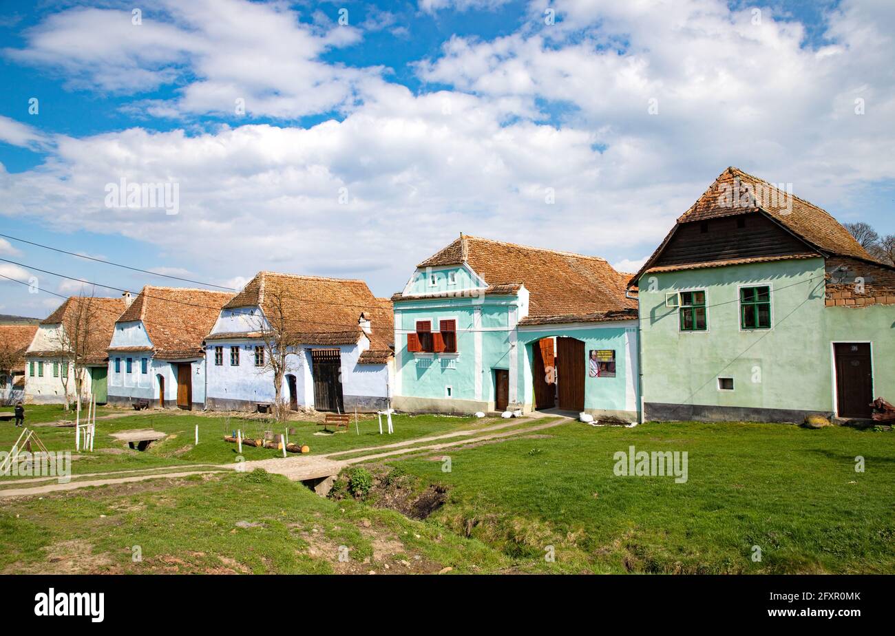Bunte Häuser in Viscri, Weltkulturerbe der UNESCO, Siebenbürgen, Rumänien, Europa Stockfoto