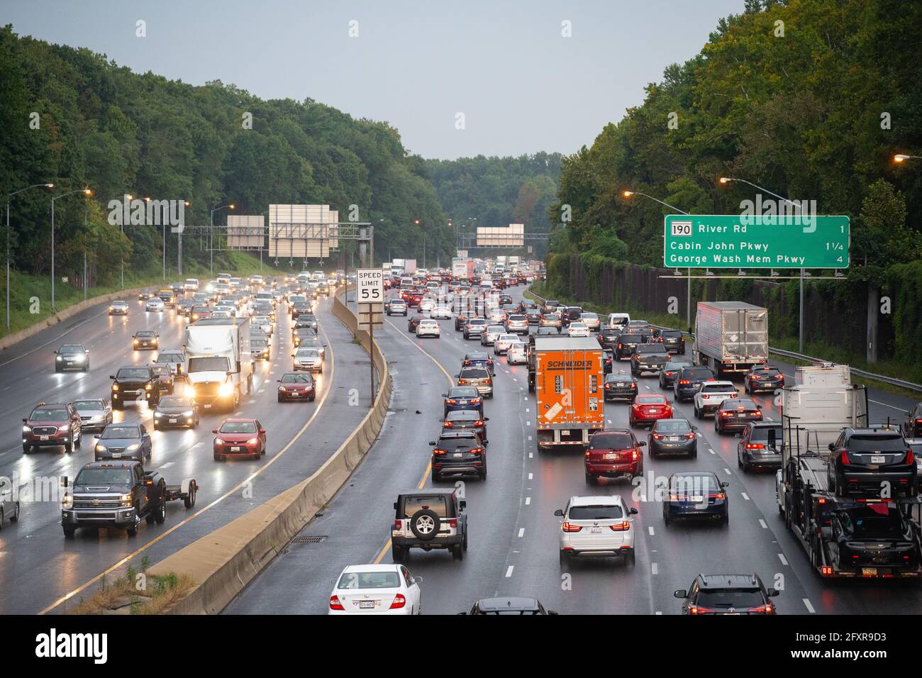 Hauptverkehrsverkehr auf dem Washington DC Capitol Beltway in der Nähe von Bethesda, Maryland, USA, Nordamerika Stockfoto