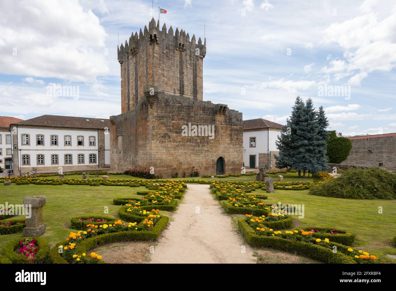 Chaves Stadt historisches Schloss mit schönen Blumengarten, Chaves, Vila Real, Portugal, Europa Stockfoto