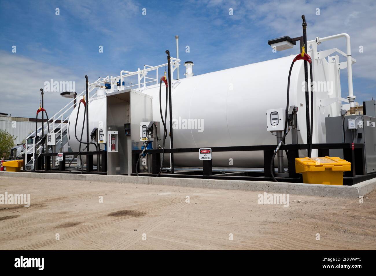 Transport LKW Diesel Gas Tankstelle Stockfoto
