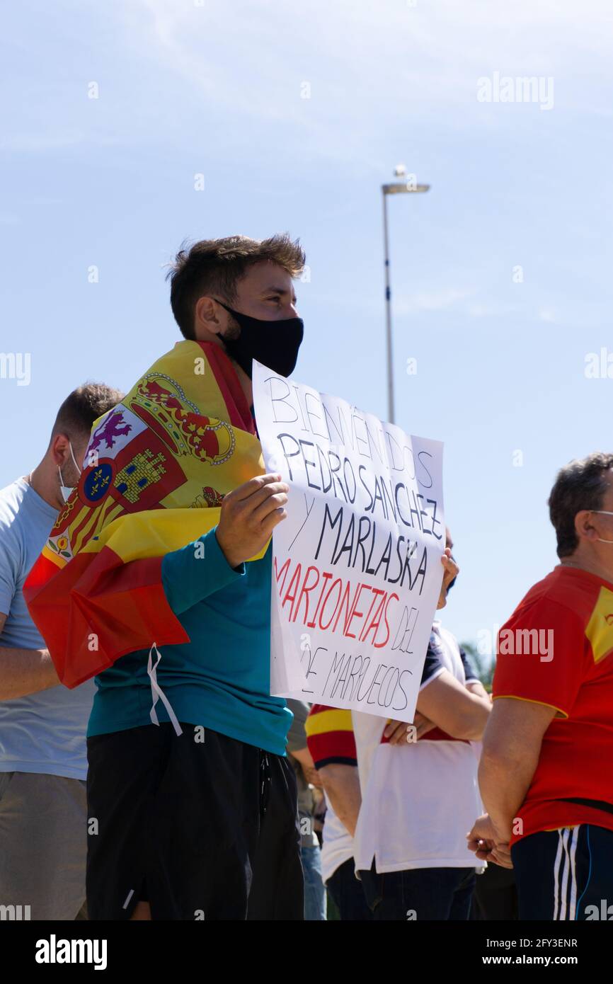 CEUTA, SPANIEN - 18. Mai 2021: Ceuta, Spanien; 18 2021. Mai: Protest der Bürger von Ceuta nach der Ankunft von Präsident Pedro Sanchez wegen des Massi Stockfoto