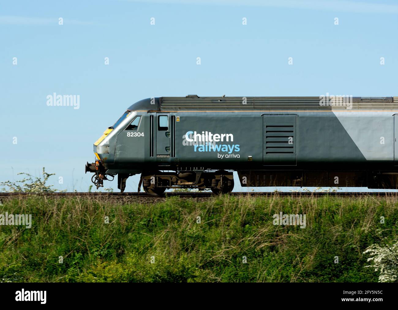 A Chiltern Railways Hauptzug, Seitenansicht, Warwickshire, Großbritannien Stockfoto