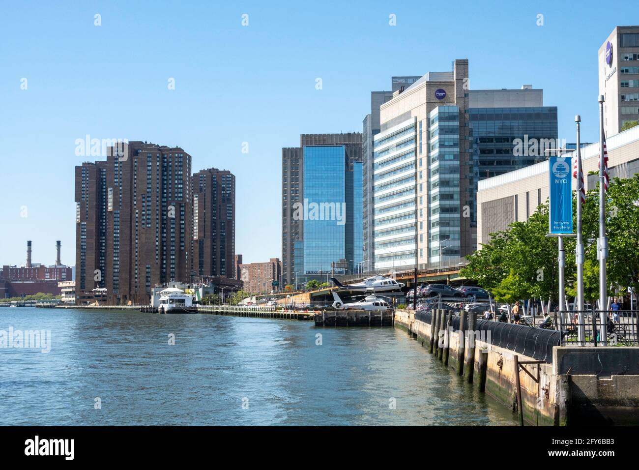 Der East 34th Street Heliport liegt am East River unter dem FDR Drive in NewYork City, USA Stockfoto