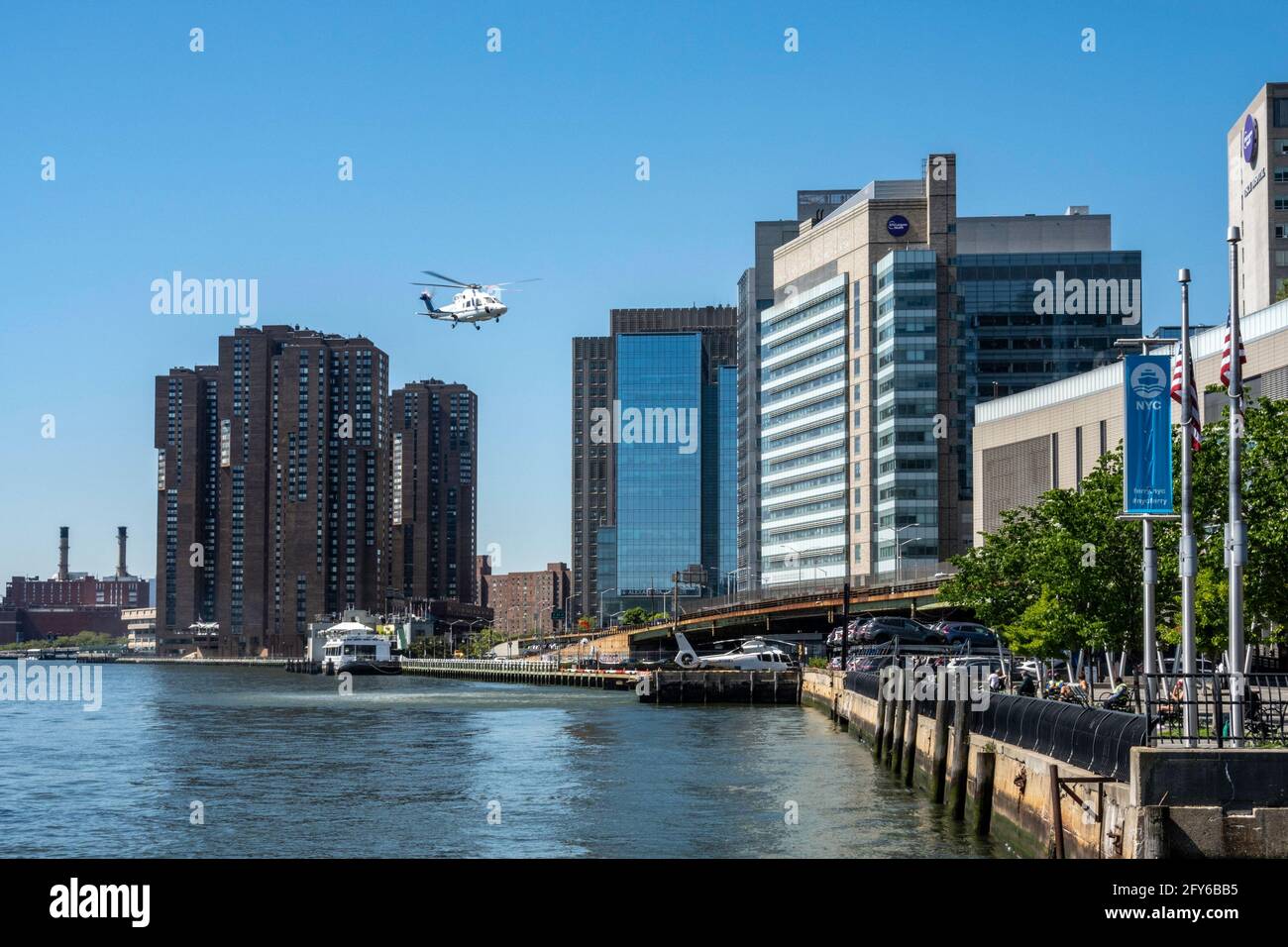 Der East 34th Street Heliport liegt am East River unter dem FDR Drive in NewYork City, USA Stockfoto