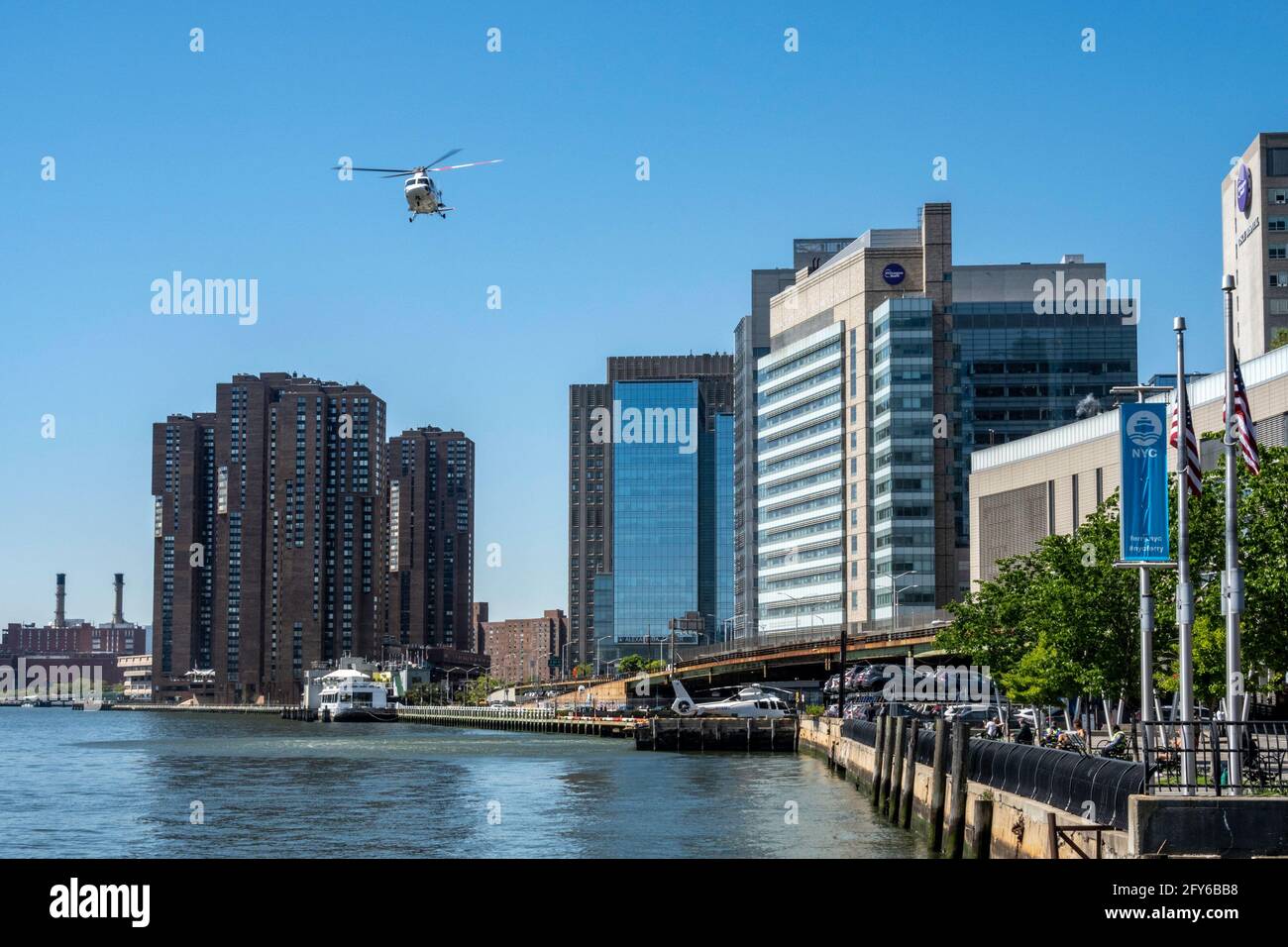 Der East 34th Street Heliport liegt am East River unter dem FDR Drive in NewYork City, USA Stockfoto