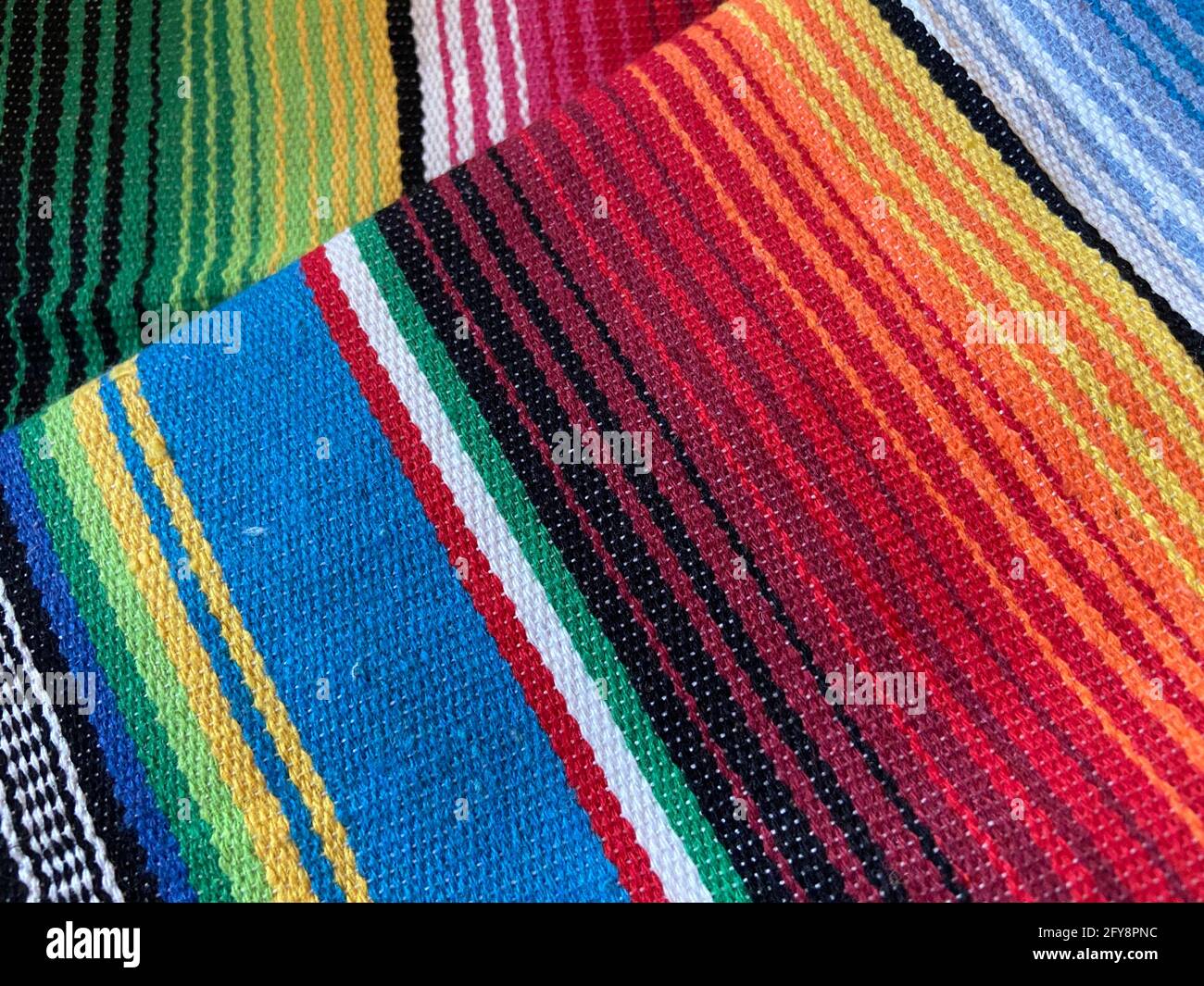 Poncho Hintergrund Cinco de Mayo mexikanischen Serape Fiesta Falsa Muster  Traditionelle Kulturdecke mit Streifenmuster kopieren Raum Stoff Textil  Stockfotografie - Alamy