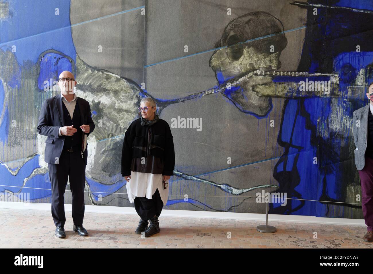 Chambord, Frankreich. Mai 2021. Lydie Arickx und Yannick Mercoyrol posiert während der Presseeröffnung der Ausstellung für zeitgenössische Kunst ARBORESCENCES Stockfoto