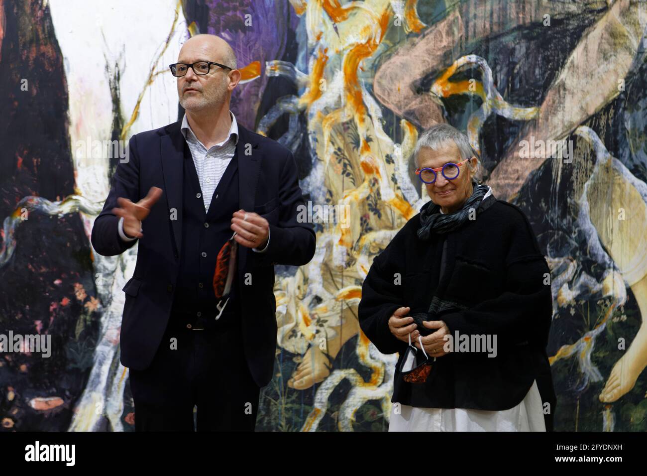 Chambord, Frankreich. Mai 2021. Lydie Arickx und Yannick Mercoyrol posiert während der Presseeröffnung der Ausstellung für zeitgenössische Kunst ARBORESCENCES Stockfoto