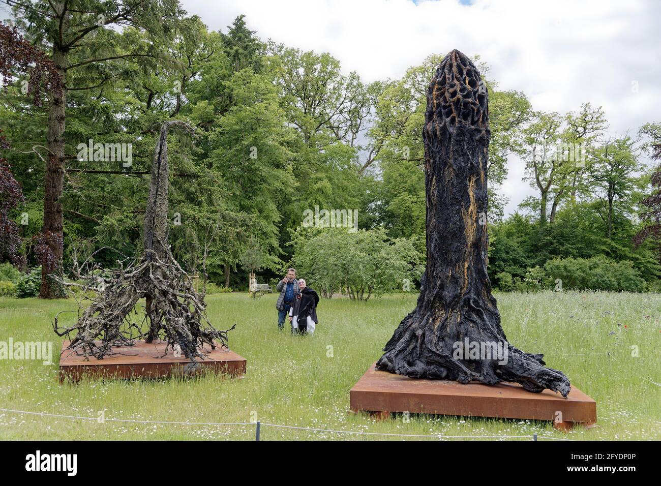 Chambord, Frankreich. Mai 2021. Lydie Arickx und ihr Mann Alex Bianchi posiert während der Presseeröffnung der Ausstellung für zeitgenössische Kunst Stockfoto