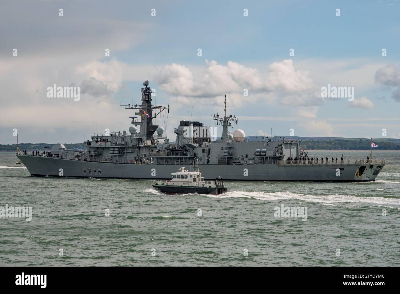 Die Royal Navy Fregatte HMS Richmond (F239) segelt am 24. Mai 2021 aus Portsmouth, Großbritannien, als Teil der britischen Carrier Strike Group. Stockfoto