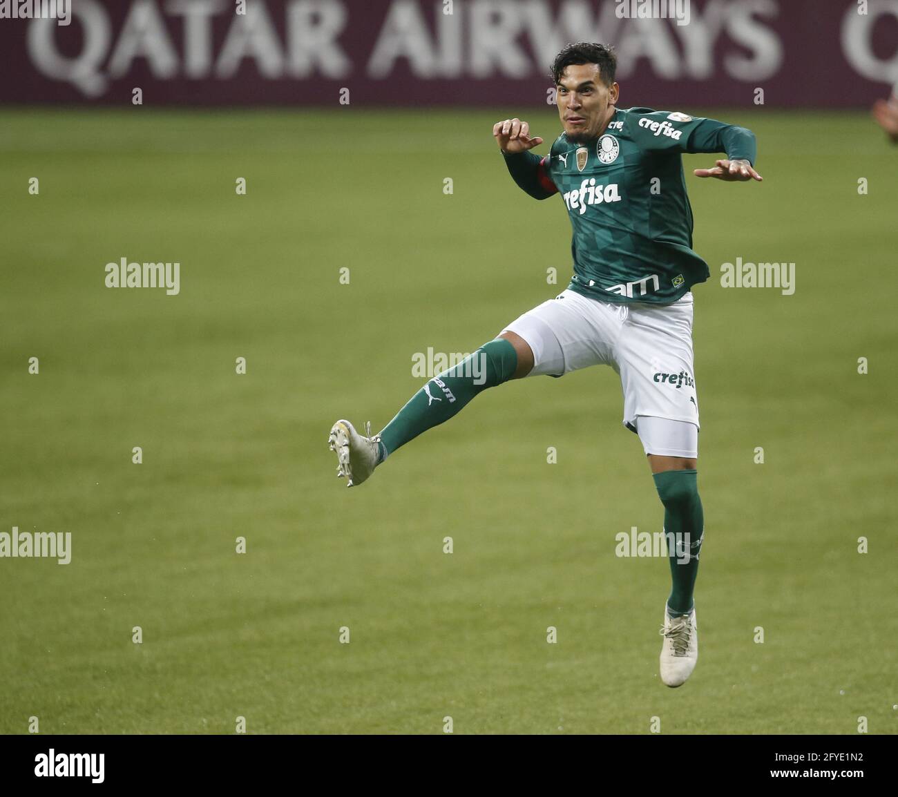 Palmeiras Mittelhälfte und Kapitän Gustavo Gomez feiern nach dem Tor während der Copa Libertadores Gruppe inszeniert Fußballspiel zwischen Palmeiras und Universitario im Allianz Parque Stadion früher bekannt als Palestra Italia in der Stadt Sao Paulo, Brasilien. Palmeiras gewann das Spiel 6-0 mit Toren von Vina, Ze Rafael, Gustavo Gomez, Willian und zwei von Rony . Daraufhin bestätigte sich Palmeiras als Sieger der Gruppe A und qualifizierte sich für die K.O.-Etappe mit dem zweitbesten Rekord mit 15 Punkten aus dem Jahr 18, nur noch besser als Athletico Mineiro, der mit 16 Punkten endete. Die Gruppe bezüglich Stockfoto