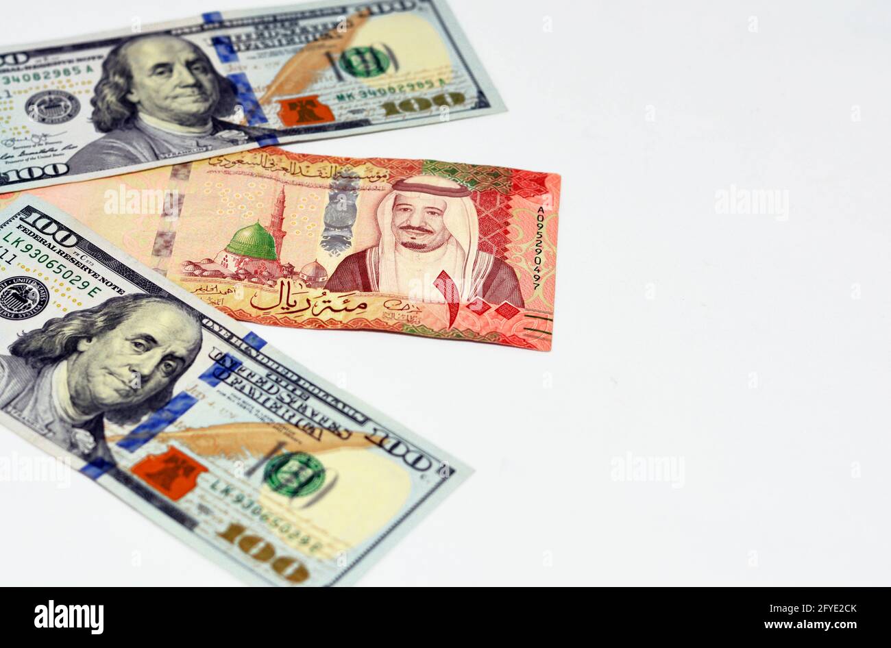 American Hundert Dollar Rechnung und Saudi-Arabien riyals Währung Banknoten  von 100 Saudi-Riyals, Saudi-Arabien Geld und amerikanische Dollar Währungen  Stockfotografie - Alamy