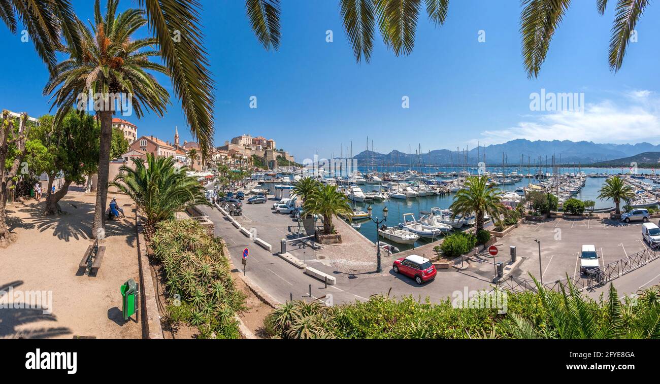 HAUTE CORSE (2B) GEBIET VON BALAGNE, HAFEN VON CALVI, MIT LUFTAUFNAHME EINES TELESKOPMASTES Stockfoto