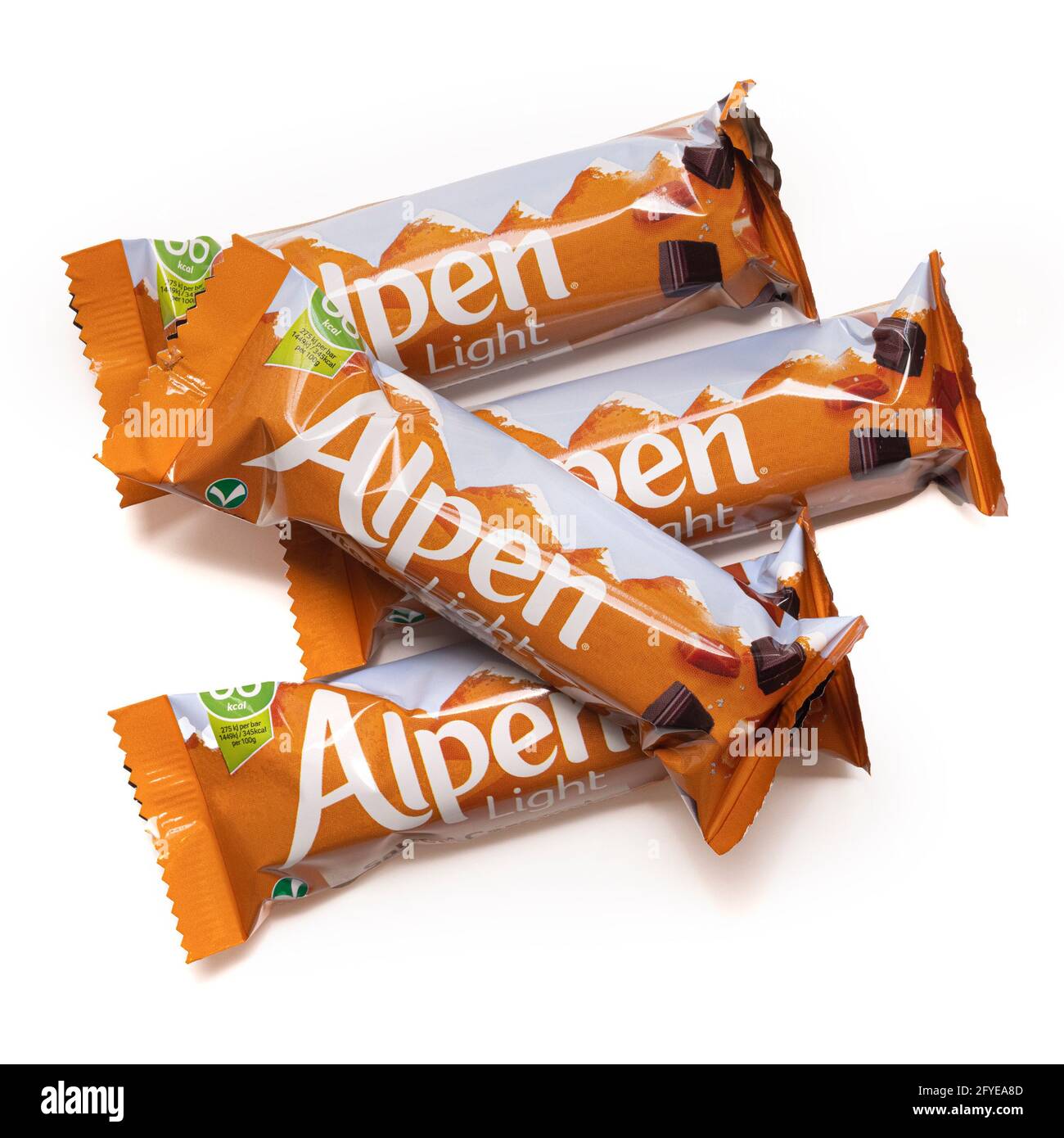 SWINDON, UK - MAI 27 2021: Alpen Light Bars High in Fiber isoliert auf weißem Hintergrund Stockfoto