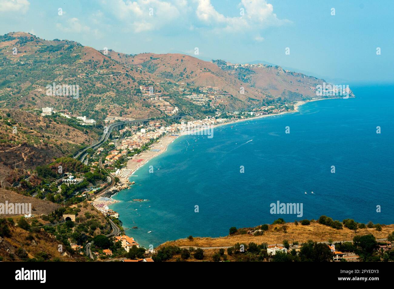 Blick Richtung Norden vom griechische Theater in Taormina, Sizilien, Italien Stockfoto