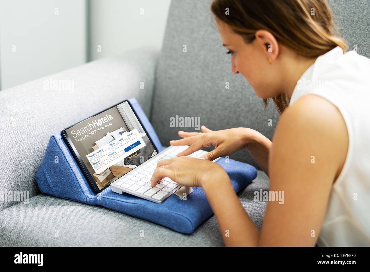 Hotelbuchung Mit Rabatt Über Die Online-Website Stockfoto