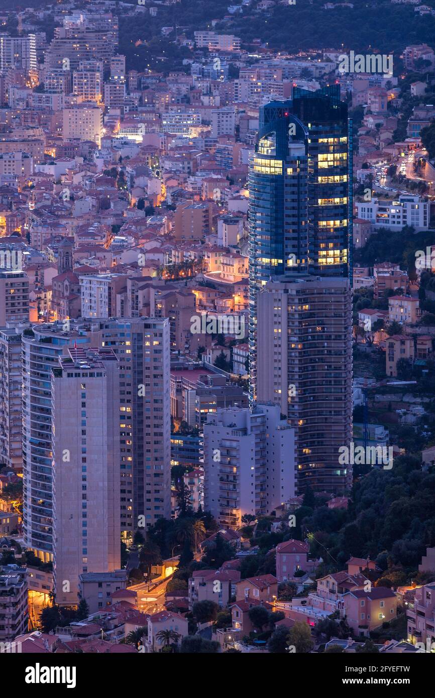 FÜRSTENTUM MONACO, TOUR ODEON, ODEON TURM IST EIN DOPPELTER WOLKENKRATZER 170 METER HOCH UND 49 ETAGEN, DERZEIT IN DER NÄHE DER ANNUNC DURCHGEFÜHRT Stockfoto