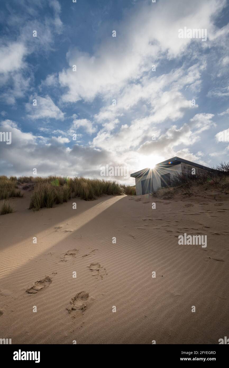 Strandhütte auf dem Sand Stockfoto