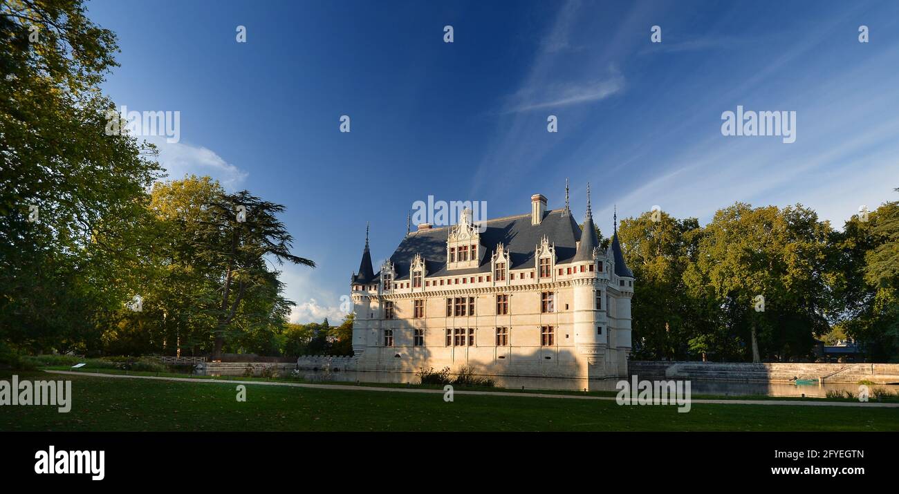 FRANKREICH. INDRE-ET-LOIRE (37) CHÂTEAU D'AZAY LE RIDEAU, AUS DEM PARK, ALS HISTORISCHES DENKMAL AUFGEFÜHRT Stockfoto