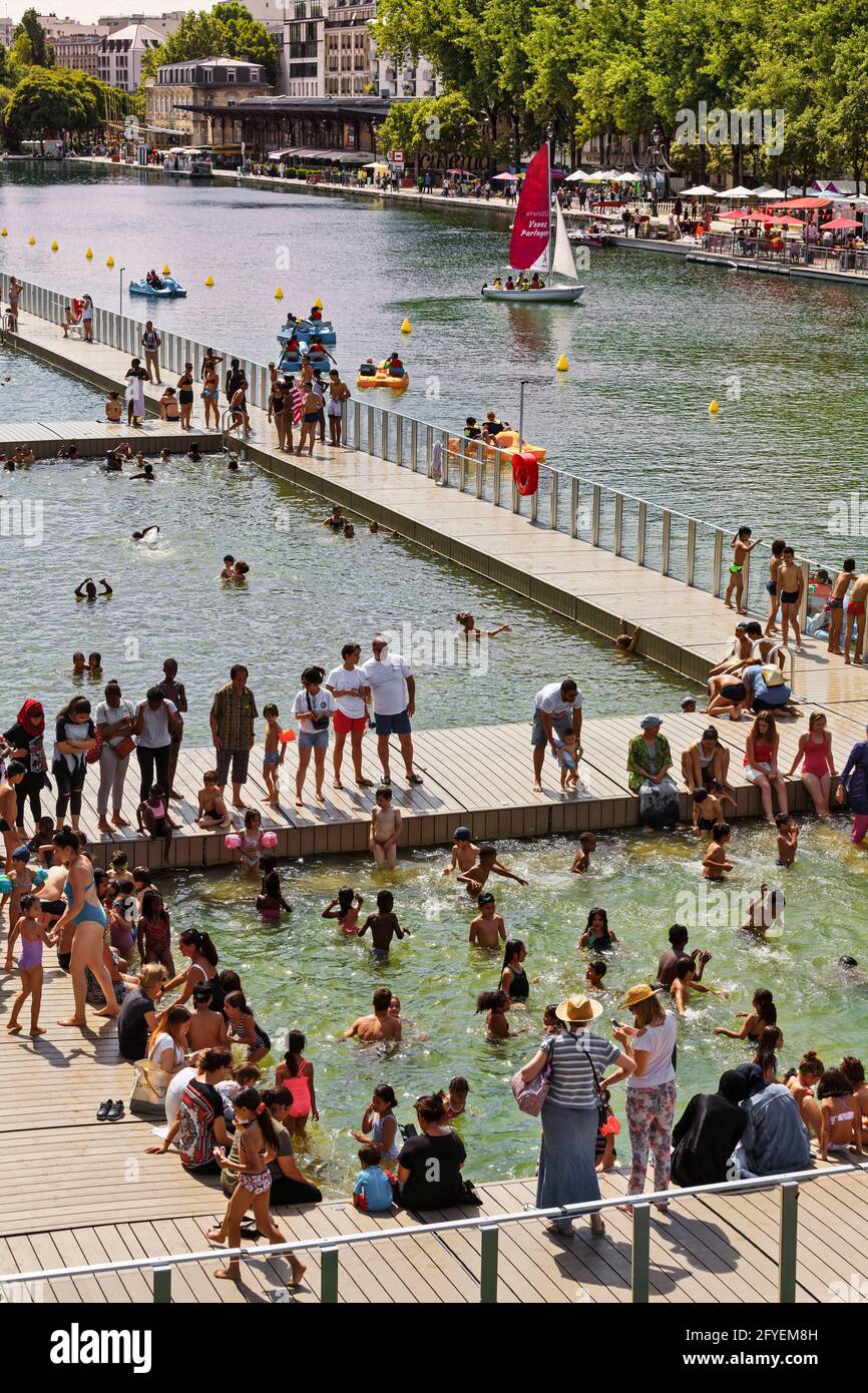 FRANKREICH. PARIS (75). SCHWIMMBAD MIT 3 BÄDERN IM BASSIN DE LA VILLETTE WÄHREND DER JÄHRLICHEN VERANSTALTUNG PARIS PLAGES IM JAHR 2017. SWIMMINGPOOLS SIND VORHANDEN Stockfoto