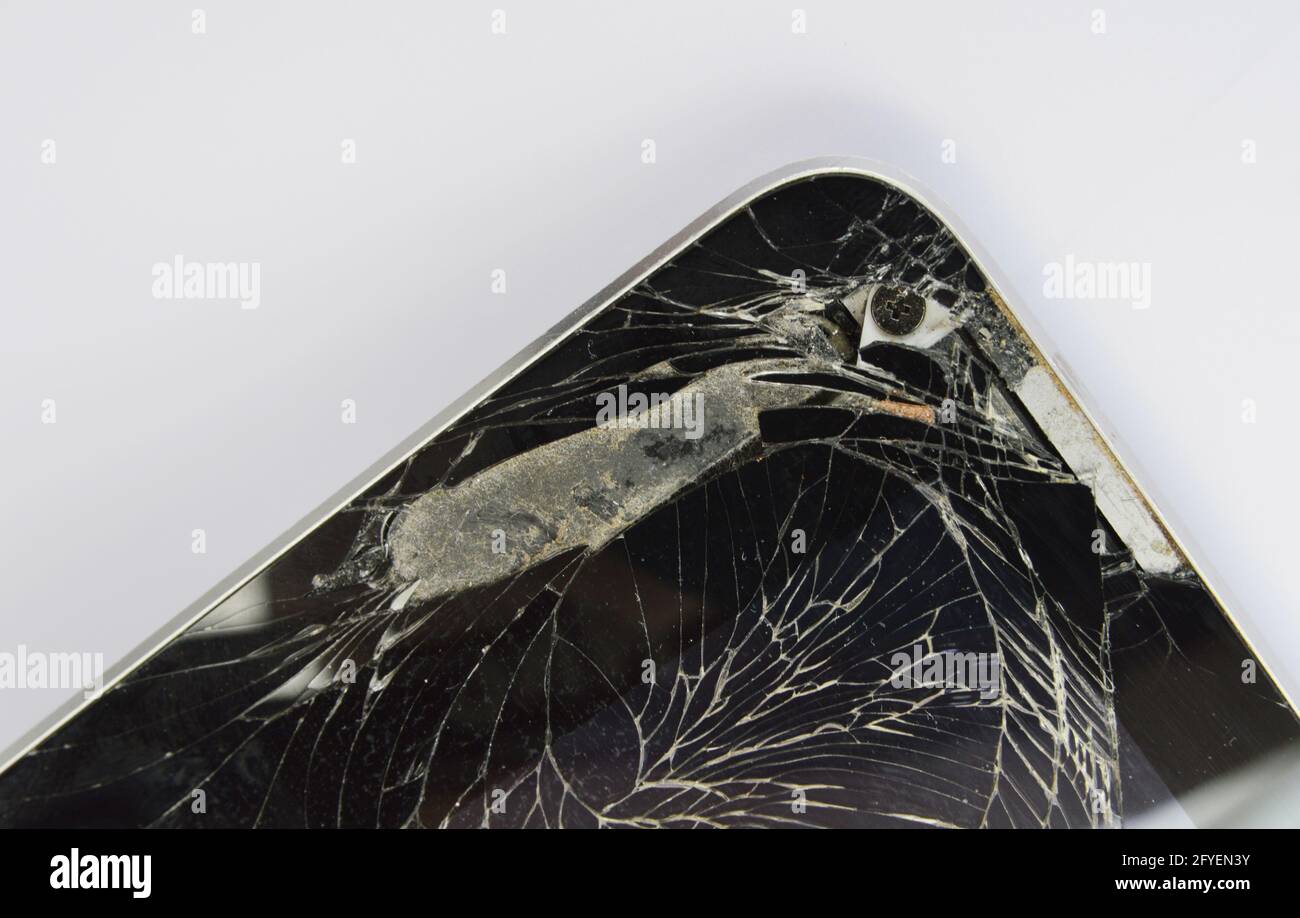 Zerbrochene Ecken eines Touchscreen-Bildschirms aus Tablet-Glas Stockfoto