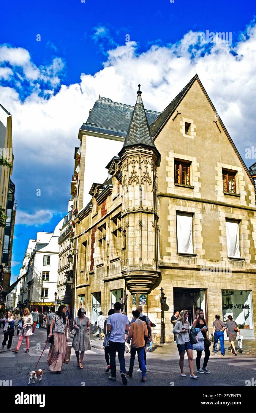 FRANKREICH. PARIS (75) STADTTEIL LE MARAIS, MITTELALTERLICHES HAUS VON JEAN HEROUET, ECKE ZWISCHEN RUE VIEILLE DU TEMPLE UND RUE DES FRANCS BOURGEOIS Stockfoto