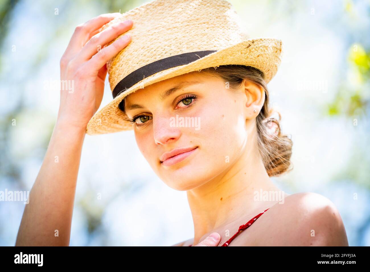 Porträt einer Frau im Sommer. Stockfoto