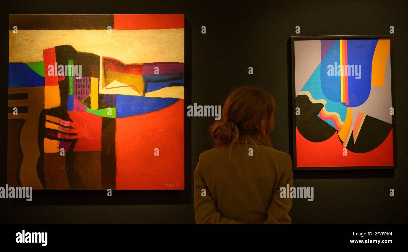 Bonhams, London, Großbritannien. 28 Mai 2021. Bonhams Moderne und zeitgenössische Kunst des Nahen Ostens, einschließlich Baghdadiyat, Verkaufsvorschau. Der Verkauf findet am 2. Juni 2021 statt. Bild (links): Dia Azzawi (Irak, geboren 1939). Improvisation II, Schätzung: £20,000-30,000; (rechts): Mohamed Melehi (Marokko, 1936-2020). Ohne Titel, Schätzung: £15,000-25,000. Quelle: Malcolm Park/Alamy Live News. Stockfoto