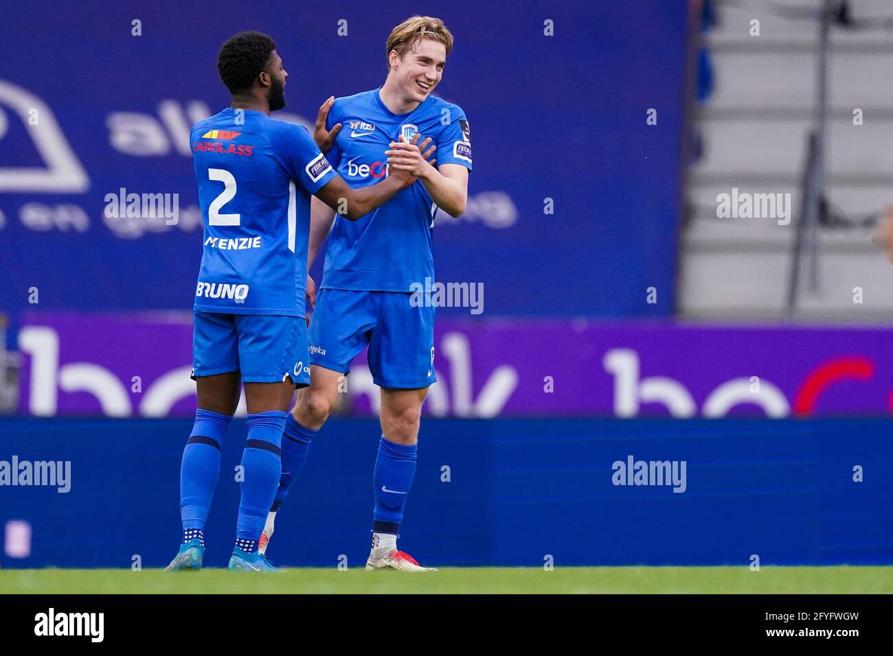 GENK, BELGIEN - MAI 20: Mark McKenzie von KRC Genk und Kristian Thorstvedt von KRC Genk während des Jupiler Pro League-Spiels zwischen KRC Genk und Royal A Stockfoto