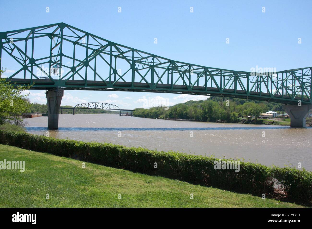 Bartow Jones Bridge über den Kanawha River zwischen Point Pleasant und Henderson, WV, USA Stockfoto