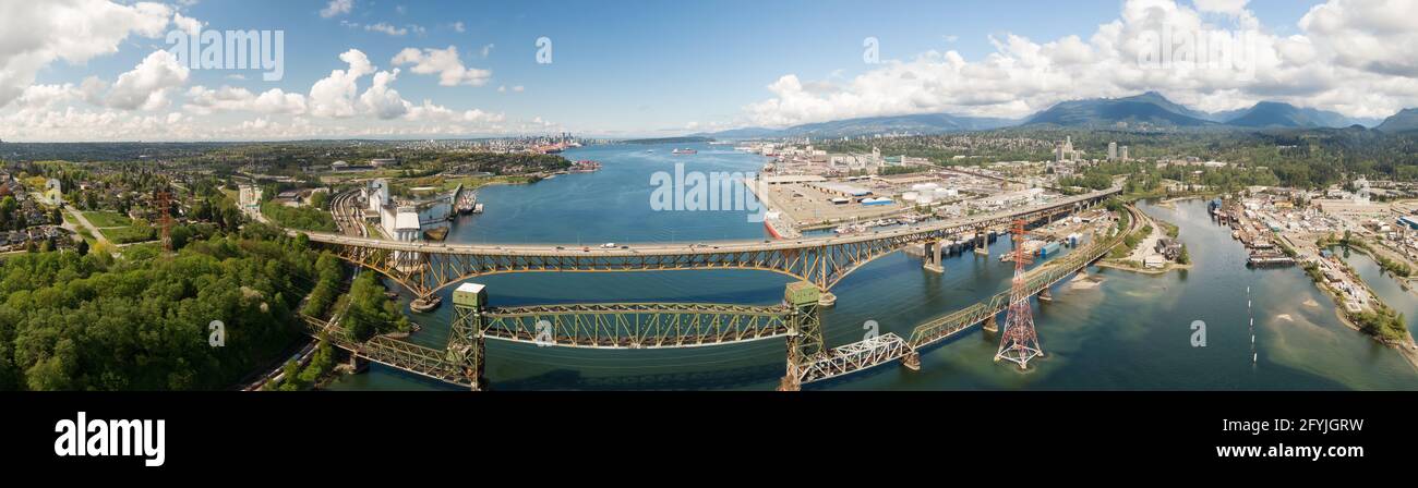 Industriegelände und Second Narrows Bridge Stockfoto
