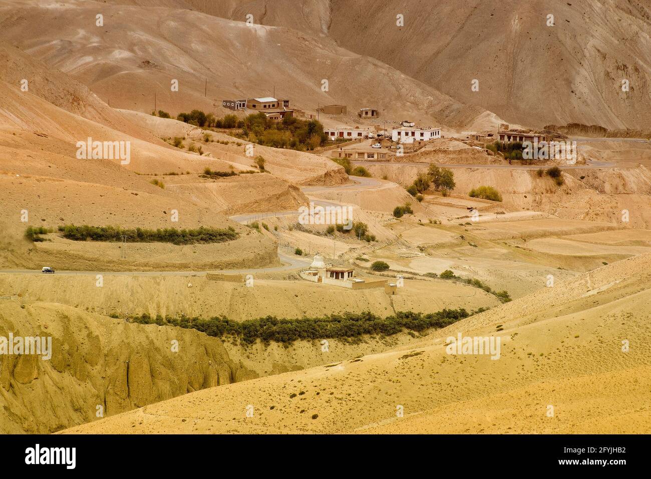 Luftaufnahme der Zigzag Straße - bekannt als jilabi Straße an der alten Route des Leh Srinagar Highway, Ladakh, Jammu und Kaschmir, Indien Stockfoto