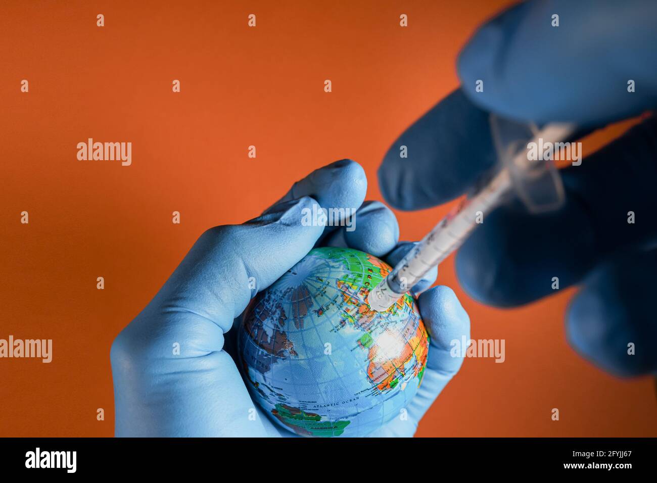 Konzept der Impfstrategie für Global Covid19. Impfstoffe gegen COVID. Stockfoto