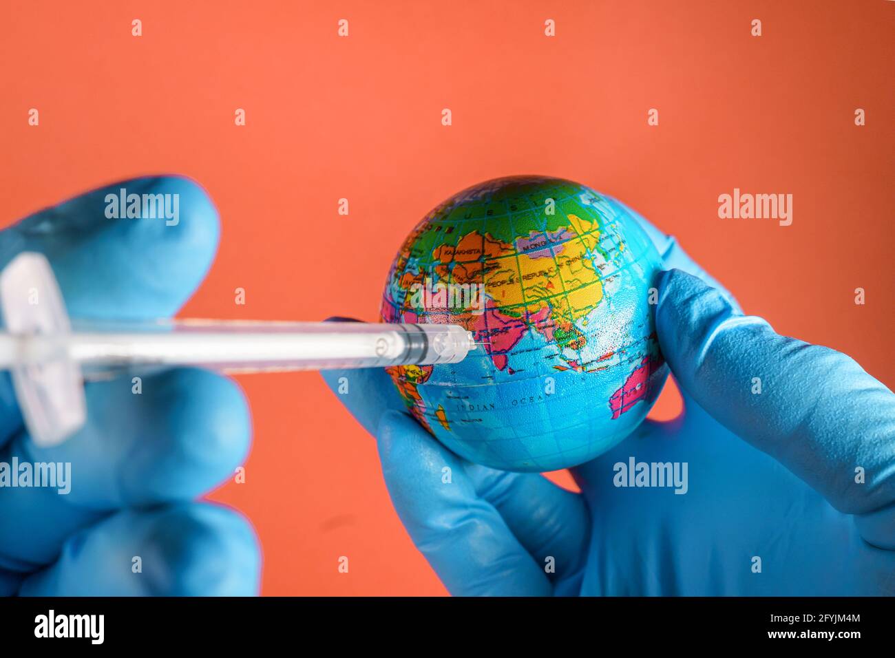 Konzept der Impfstrategie für Global Covid19. Impfstoffe gegen COVID. Stockfoto