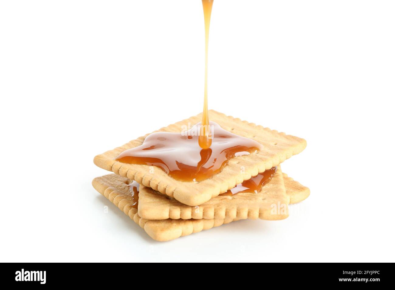 Cookies mit Karamell isoliert auf weißem Hintergrund Stockfoto