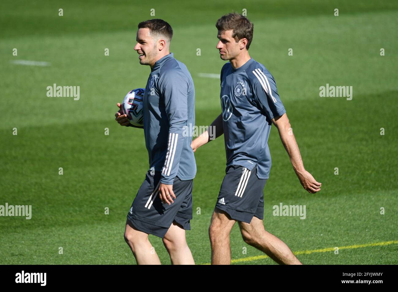 Von links: Christian GUENTER, Thomas MÜLLER. Training, Deutsche Fußballnationalmannschaft, Trainingslager in Seefeld/Tirol am 28. Mai 2021. Stockfoto