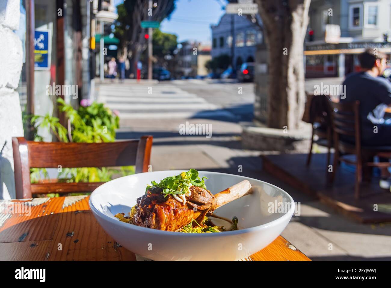 Nahaufnahme von langsam gekochten geschmorten Lamb Shanks in San Francisco, Kalifornien Stockfoto