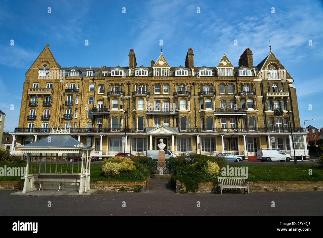 Ramsgate, Großbritannien - 28. Mai 2021: Blick von vorne auf das Granville Hotel an der Victoria Parade Stockfoto