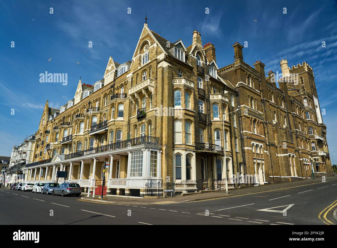 Ramsgate, Großbritannien - 28. Mai 2021: Ein Seitenblick auf das Granville Hotel mit dem Turm Stockfoto