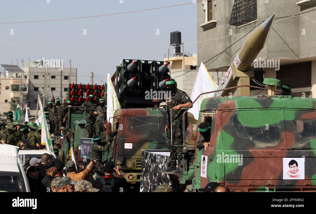 Rafah, Gaza. Mai 2021. Palästinensische Hamas-Aktivisten marschieren am Freitag, dem 28. Mai 2021, während einer Anti-Israel-Kundgebung in Rafah im südlichen Gazastreifen. Foto von Ismael Mohamad/UPI Credit: UPI/Alamy Live News Stockfoto