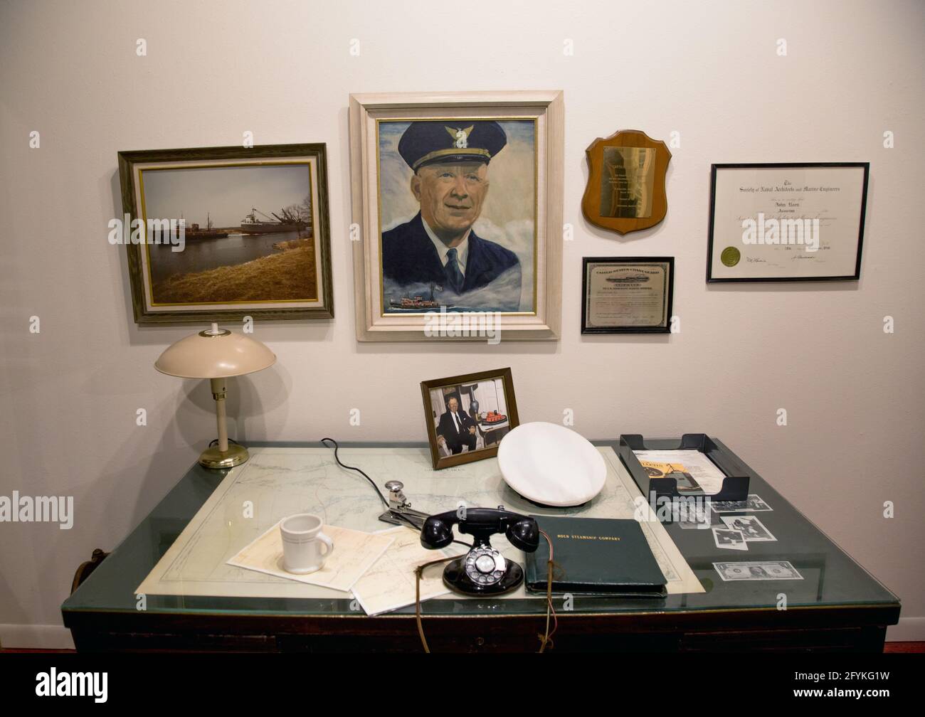 Sie ist Teil der John Roen Asher Gallery im Door County Maritime Museum und reproduziert das Büro von John Roen und seiner Dampfschiffgesellschaft. Stockfoto