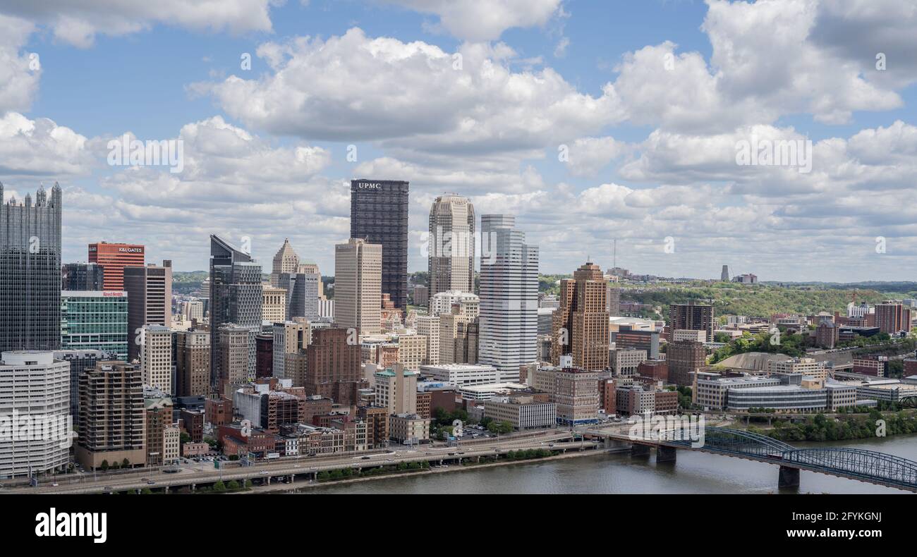 Pittsburgh, Pennsylvania - Stadt in den Vereinigten Staaten. Skyline mit Monongahela River Stockfoto