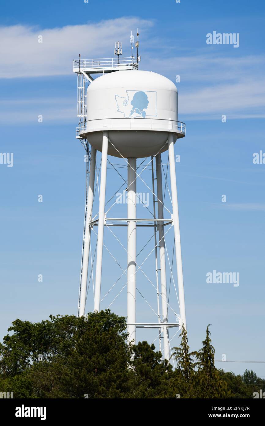 George, WA, USA - 26. Mai 2021; der Wasserturm mit Bild in George Washington, benannt nach dem ersten Präsidenten der Vereinigten Staaten Stockfoto
